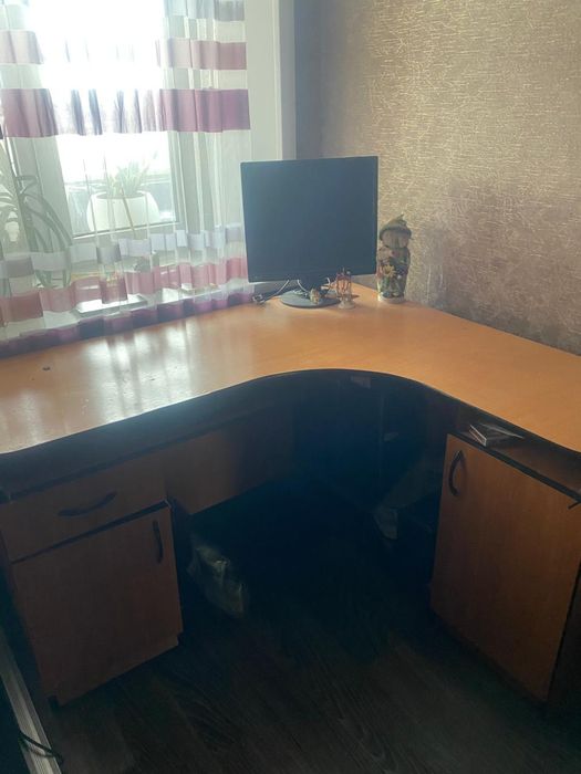 Продам стол компьютерный