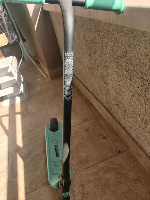 Детска електрическа тротинетка Ninebot by Segway A6 за деца до 40 кг.Пробег 5 км. Състояние неразличими от ново.