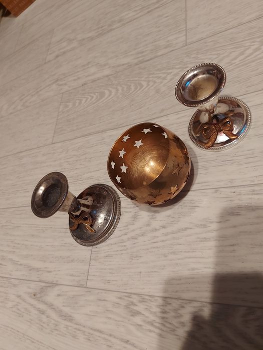 Подсвечники разные.