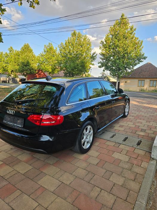 Vând  Audi  A4 .