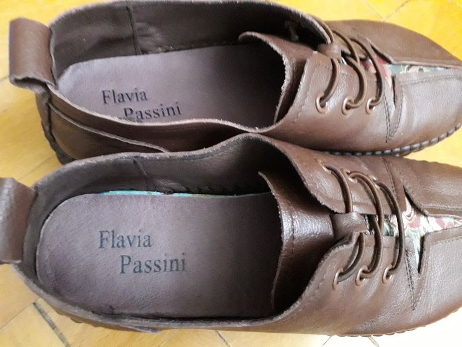 Vand pantofi din piele