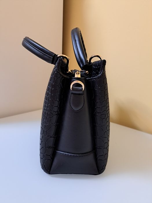 Дамска чанта Guess