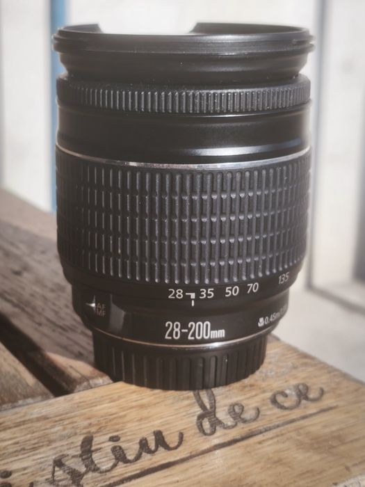 Canon 28-200mm  f3,5 full frame