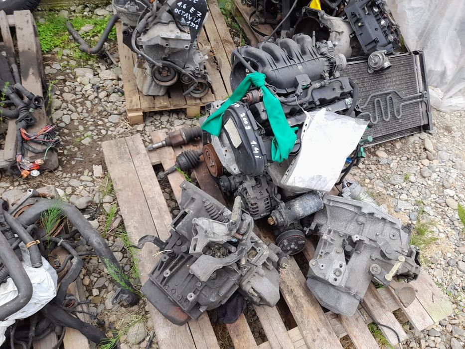 motor  cu anexe si cutie clapeta planetare ambreiaj peugeot 207 1.4i