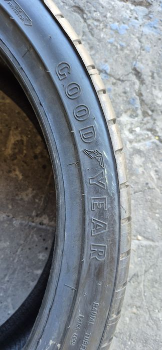 4 anvelope vara noi,2 Goodyear,2 Michelin 265/35/22.Pretul este pe bucata.
