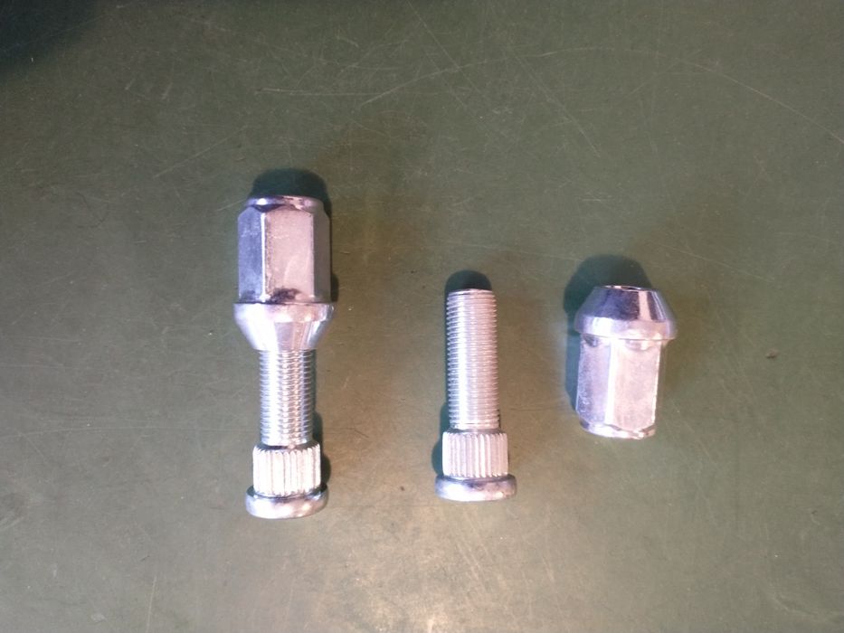 Bolțuri prezoane Piulițe Jeep