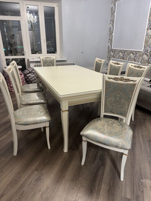 Раскладной стол с 8 стульями