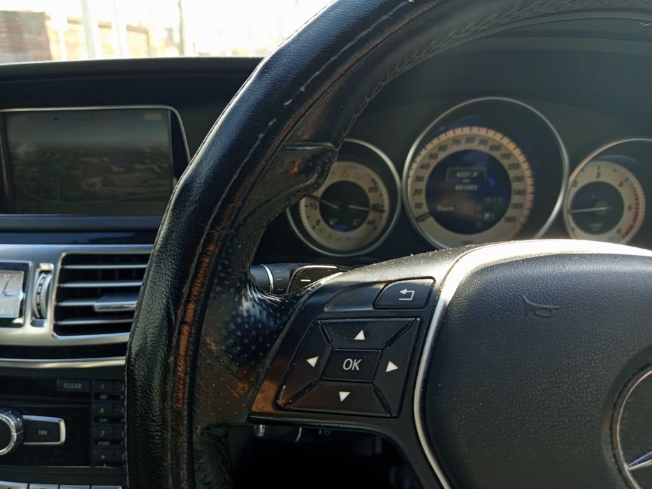 Mercedes E220 десен волан