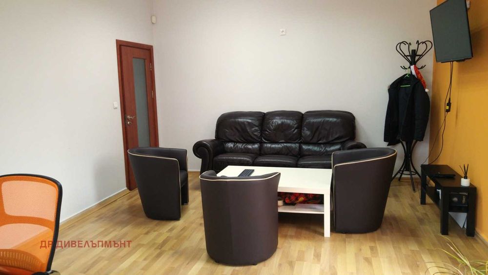 Дава се под наем Офис в София, Младост 1 - 234 кв.м за 1783.98 € - Снимка #1