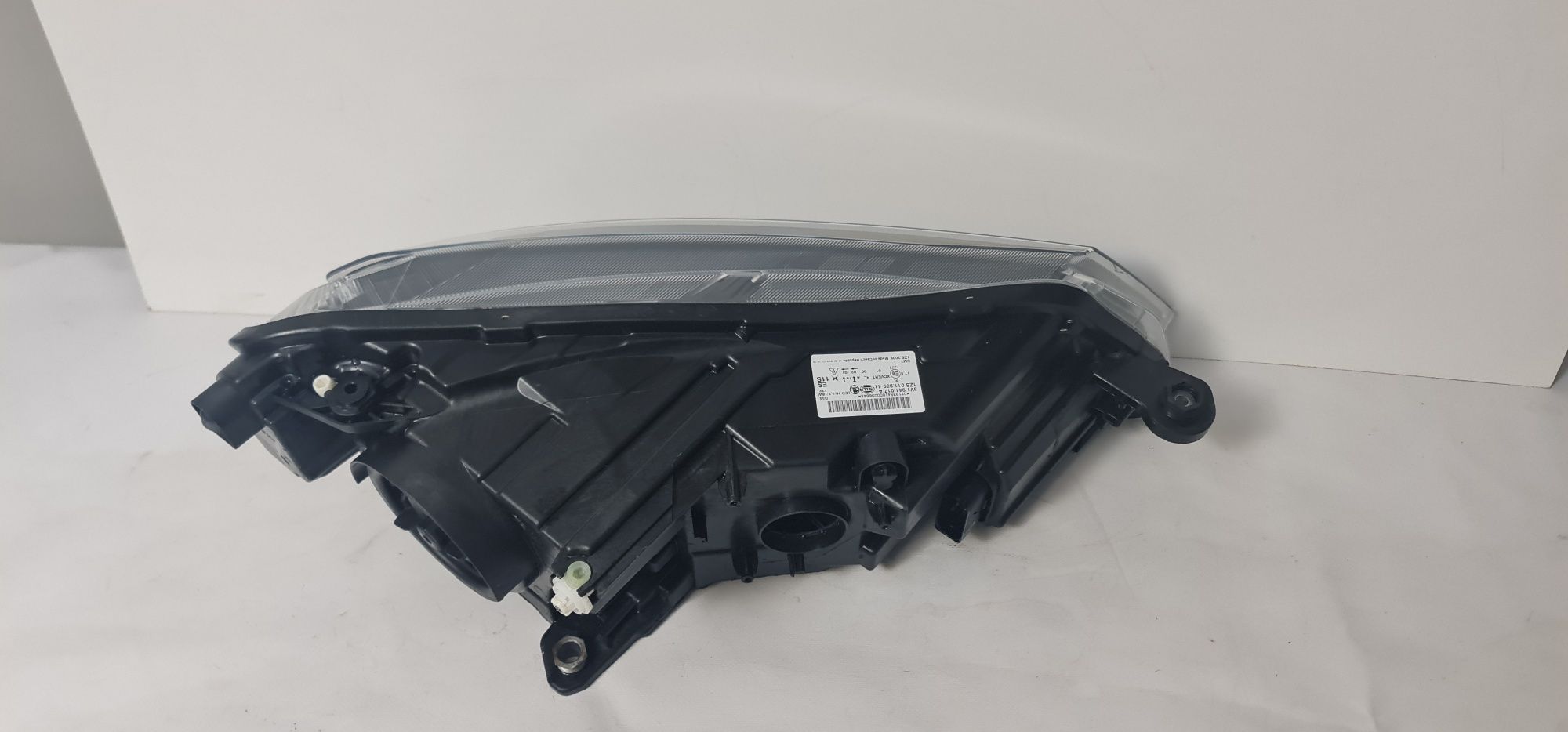 Far Stanga Skoda Superb Iii Xenon Adaptiv I Led Bacau Olx Ro