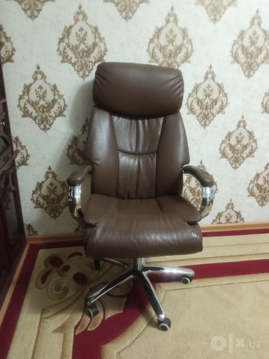 директорское офисное кресло