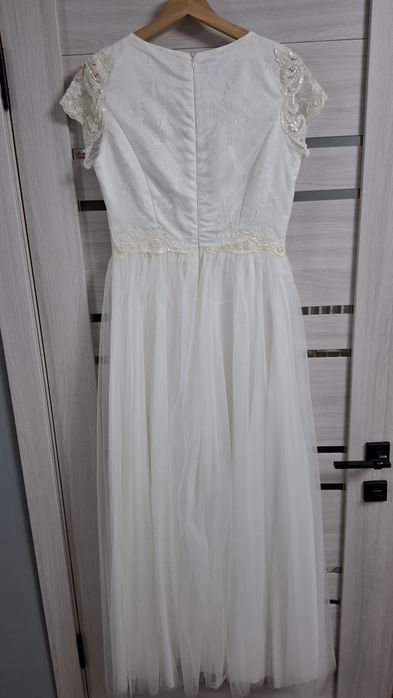 Платье с вышивкой