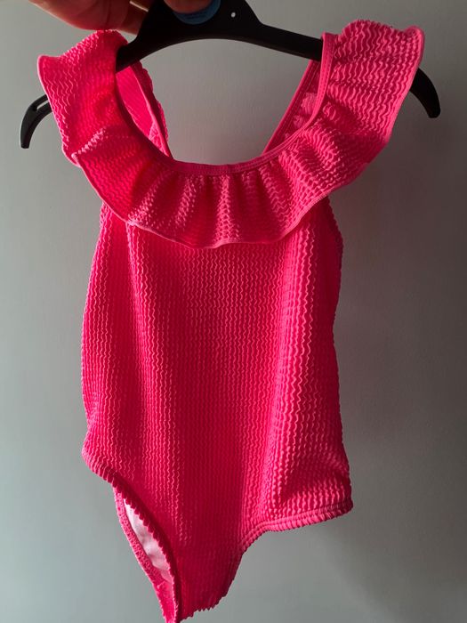 Розов бански костюм