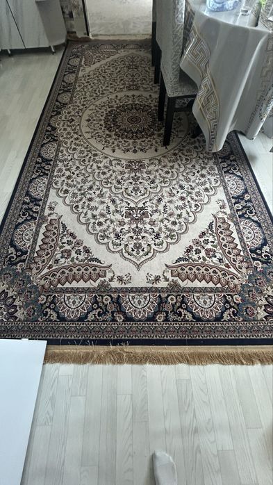 Ковёр в хорошем состоянии