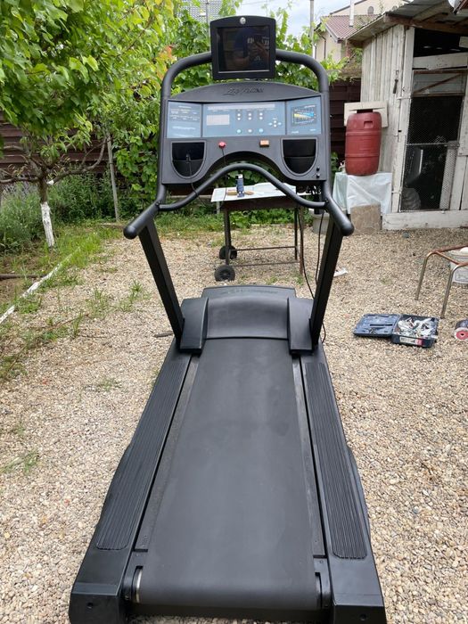 Banda de alergare Life Fitness