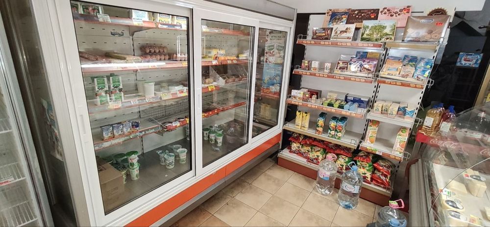 Отворена витрина  с външен агрегат