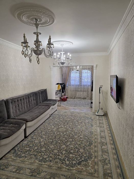 Шох мед метро Ойбек Банковская 5/6/9 квартира продаётся