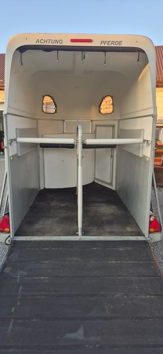 Remorca transport cai