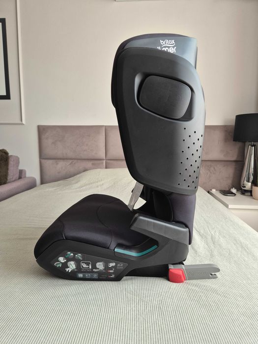 Ново детско столче Britax Römer Kidfix M i-Size (3.5 - 12год) с ISOFIX - имам в черно и сиво