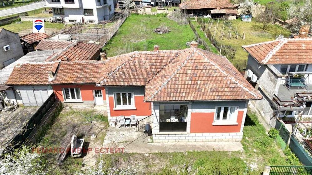 Реновирана къща с двор в с. Ценово, обл. Русе