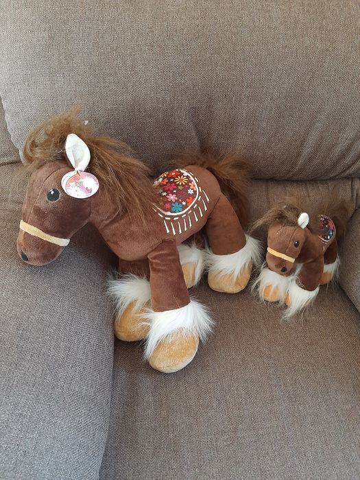 играчки нови 2бр.цената е обща