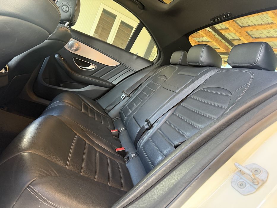 Mercedes-Benz C220d AMG pano led 5 butoane distronic camere 360 blind spot keyless head up disp Rate/leasing
