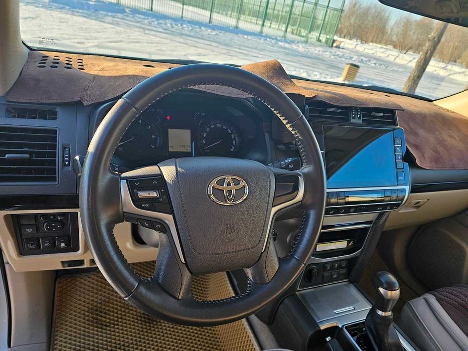 Toyota Land Cruiser Prado 2022 г.