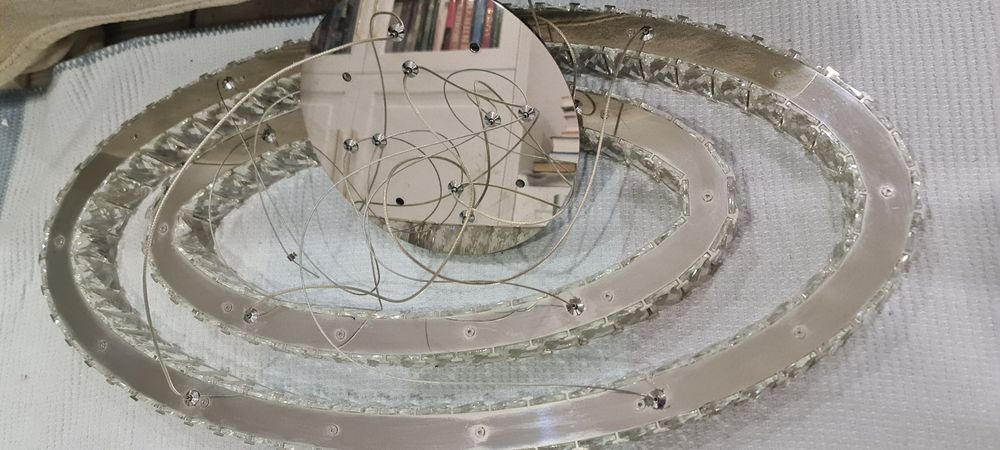 Продаем люстру дёшево.