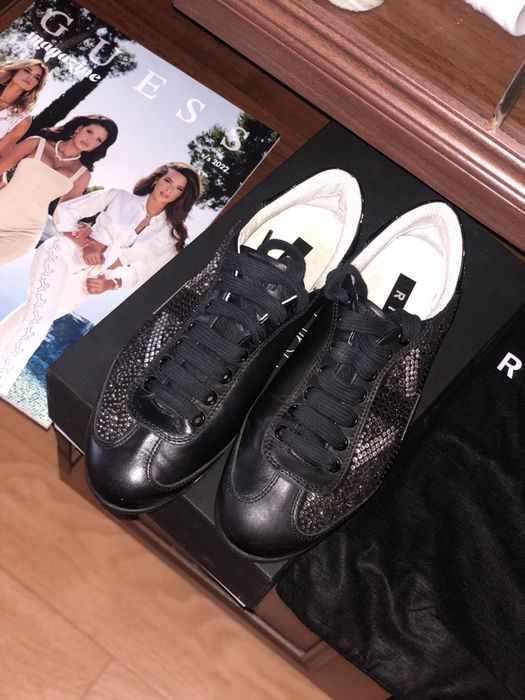 Продаю новые кроссовки John Richmond