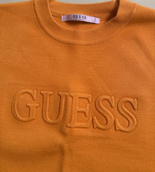 Жълт пуловер Guess