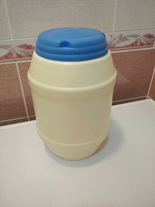 Пластиковая банка, баллон (5L).