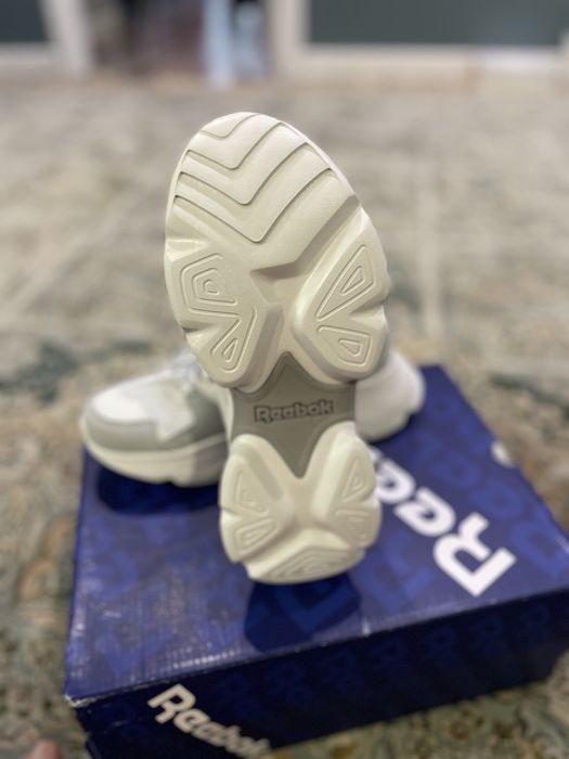 Продам кроссовки