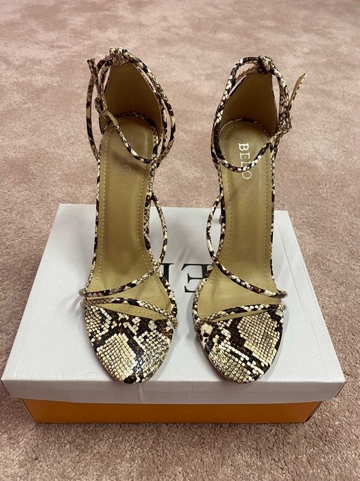 Елегантни обувки на висок ток - 40 номер