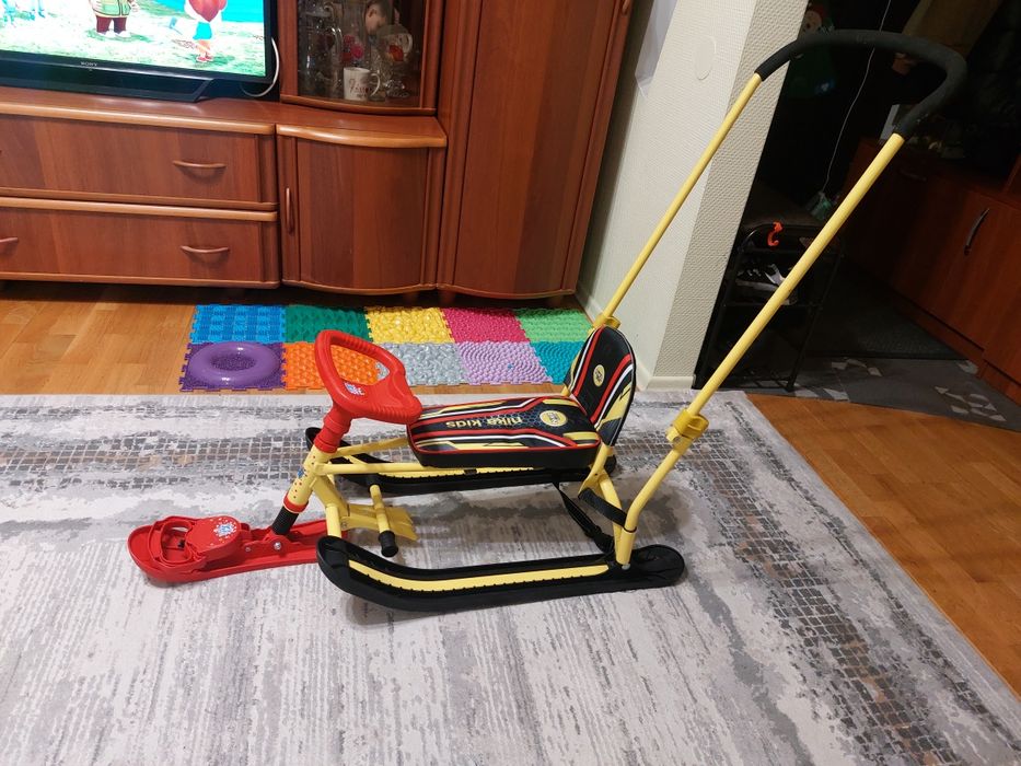 Продам снегокат.