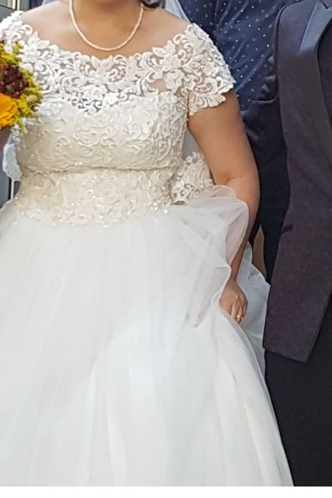 Rochie de mireasa marimea 46, cu talie reglabila,stare impecabila.