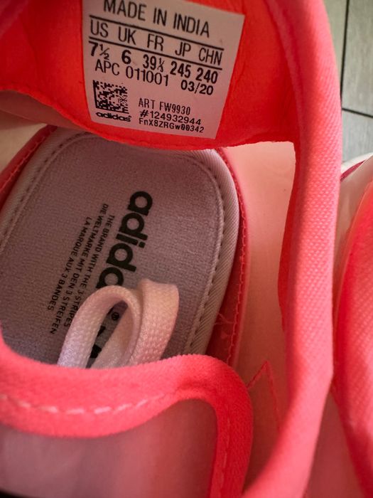 Нови оригинални маратонки Adidas