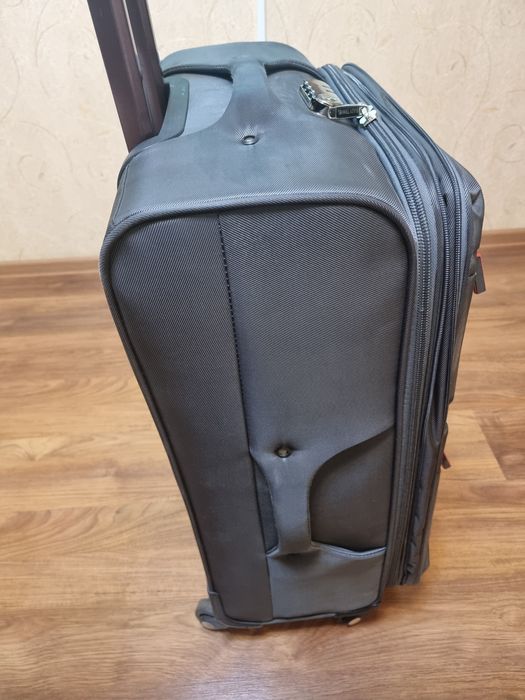 Продам сумку на колёсиках