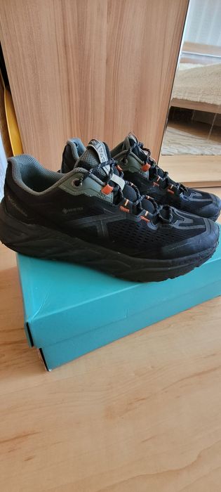 Продаются кроссовки "Columbia"