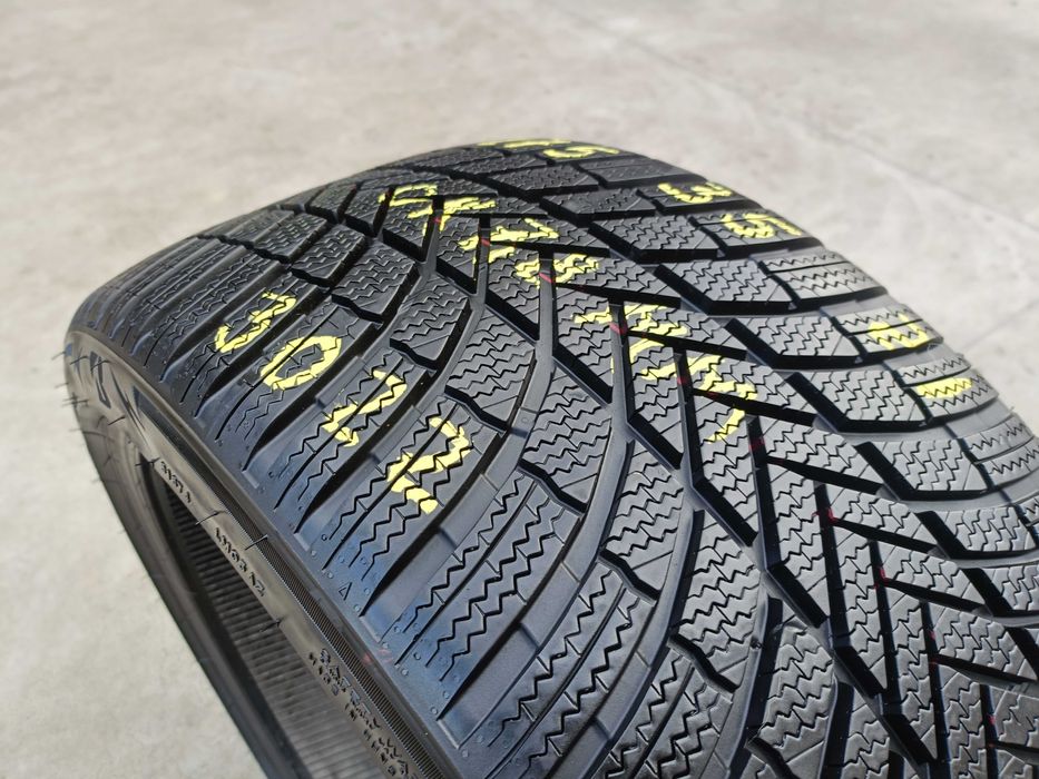 O anvelopa de iarna 275 35 21 bridgestone blizzak LM005 7,8 mm 3022