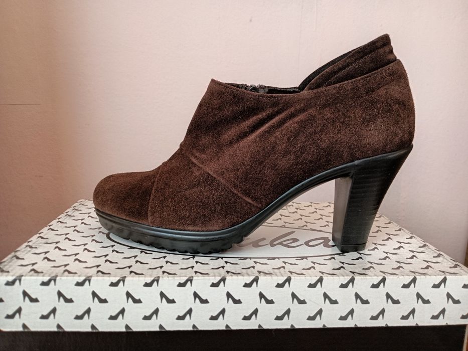 Нови!№39 Кафяви Боти Ест ми
15 €
29,34 лв