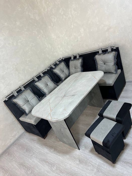 Жудаям қулай хамйонбоб кухини угалок+ Столи+ пуфиги.