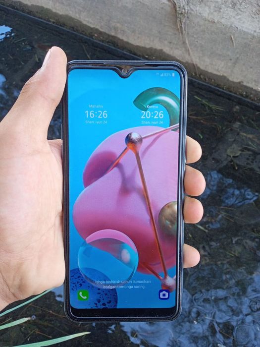 Uning klitorisni sordi va jerked