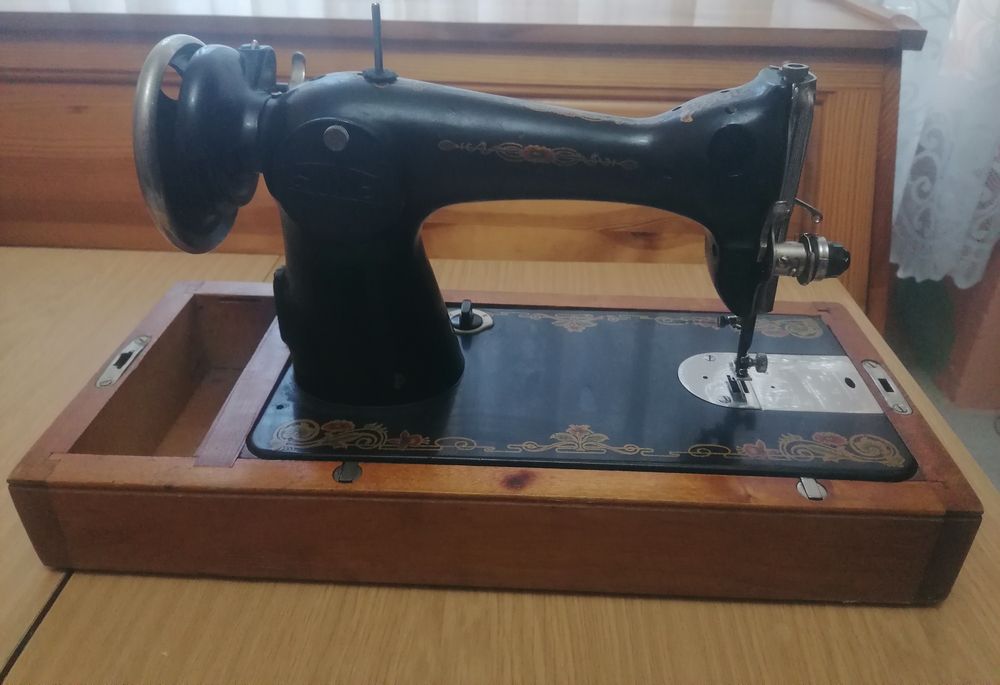 Продавам стара Руска шевна машина