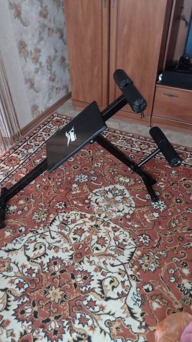 Домашний тренажёр для пресса и спины.