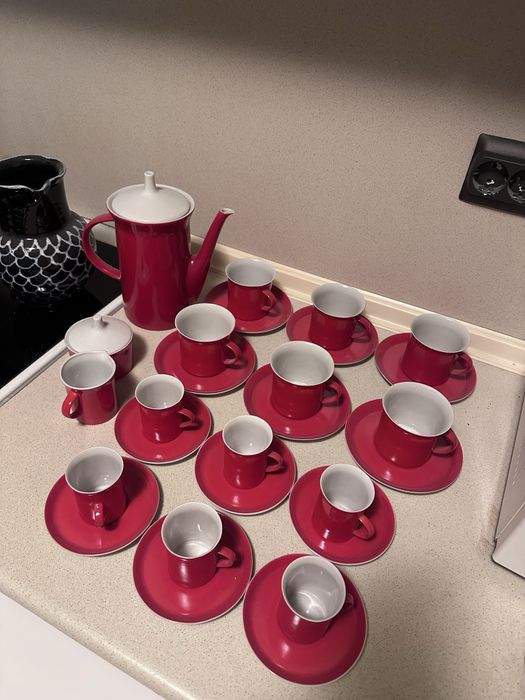 Порцеланов сервиз за кафе, кана и 13 чаши