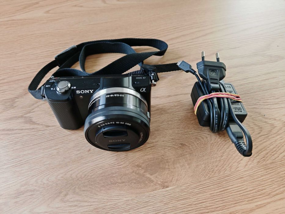 Aparat foto Mirrorless Sony Alpha A5000
