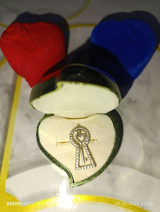 Недорого срочно продам серебряные кольца и кулон