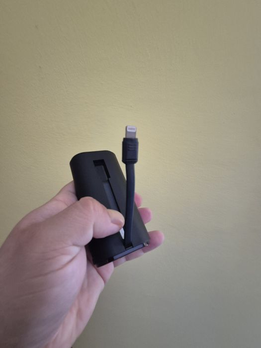 Vând baterie externă 9000mAh compactă pentru iPhone și Apple Watch