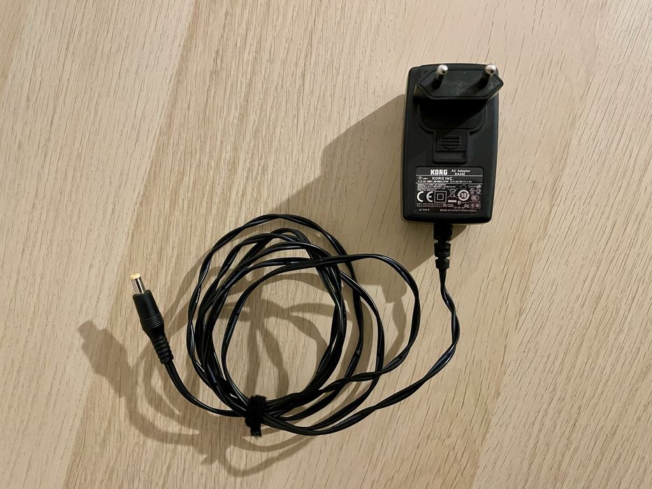 Korg Volca FM + оригинално захранване - отлично състояние