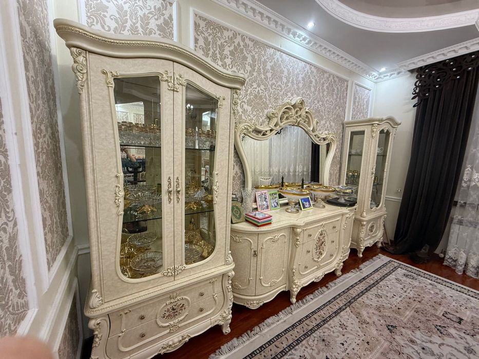 Гарнитура для гостинной и холла